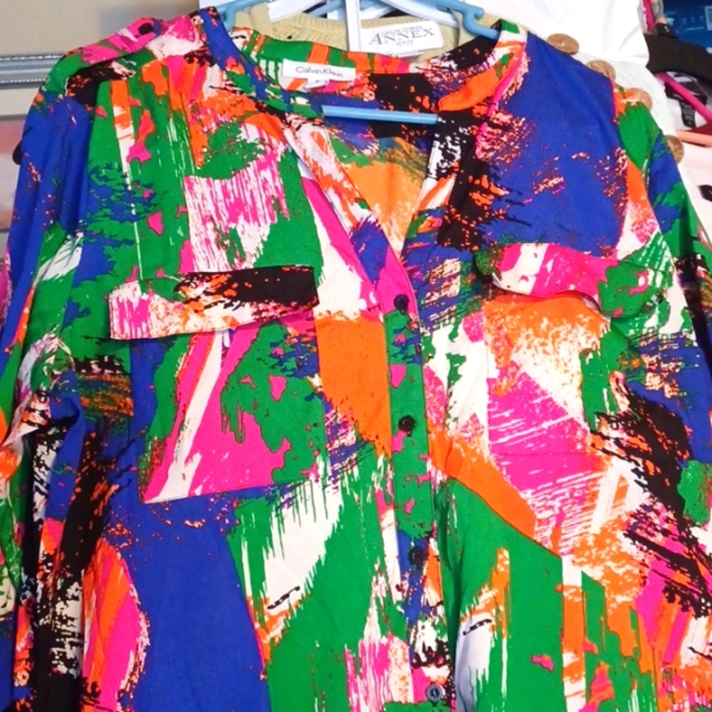 Calvin Klein Vneck Roll tac sleeve chiffon silky feel abstract paintbrush blouse